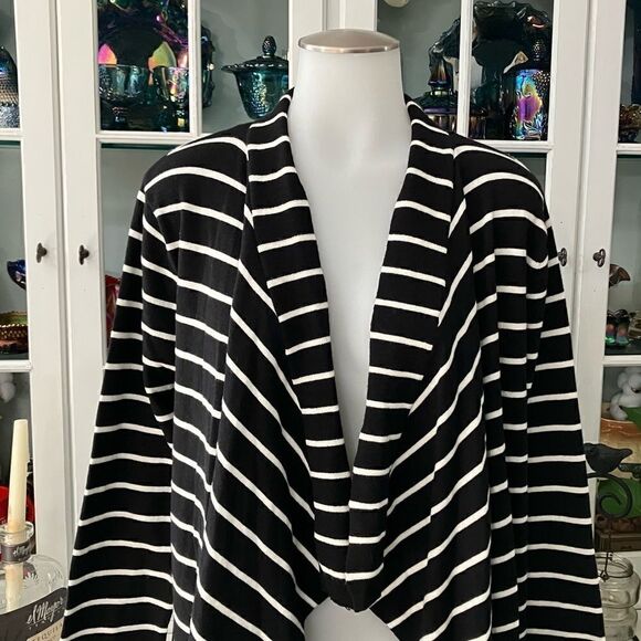 Staccato Black & White Cardigan Size Large Cascading Front - Picture 2 of 8